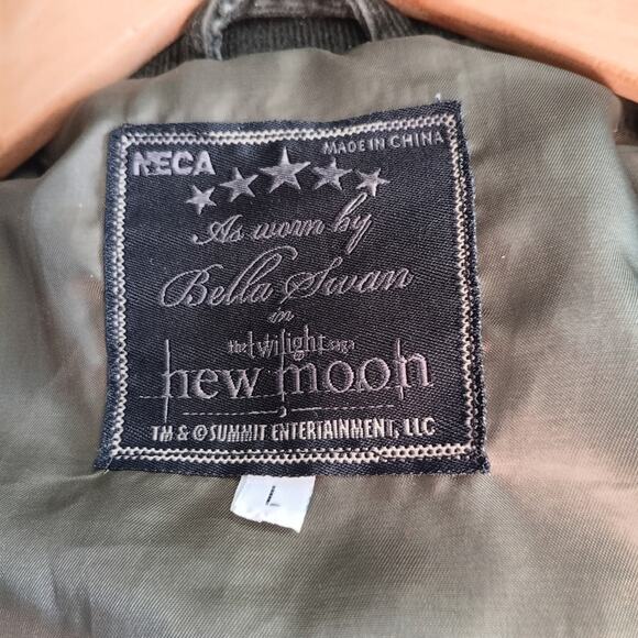 Neca Twilight New Moon Worn-By Bella Swan Corduroy Jacket Junior L - Picture 10 of 11